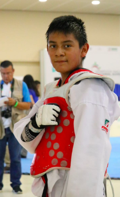 Felicita Secretario de Educación a taekwondoin tlaxcalteca